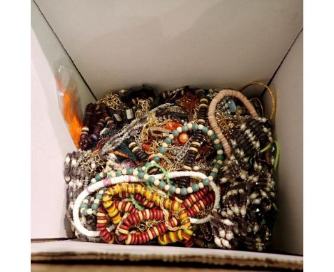 Box of mixed costume jewellery. UK P&amp;P Group 2 (£20+VAT for the first lot and £4+VAT for subsequent lots) 