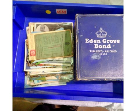 Tray of mixed vintage postcards. UK P&amp;P Group 2 (£20+VAT for the first lot and £4+VAT for subsequent lots) 
