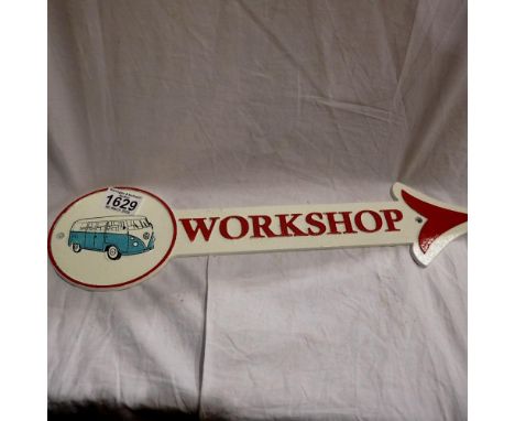 Cast iron VW workshop arrow sign, L: 41 cm. UK P&amp;P Group 2 (£20+VAT for the first lot and £4+VAT for subsequent lots)