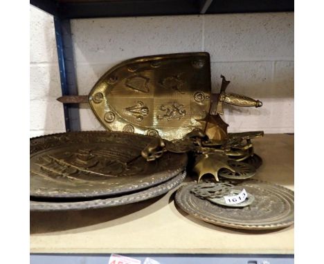 Shelf of mixed copper/brass items. Not available for in-house P&amp;P 