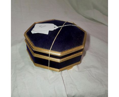 Purple velvet and gilt jewellery box with contents. UK P&amp;P Group 2 (£20+VAT for the first lot and £4+VAT for subsequent l