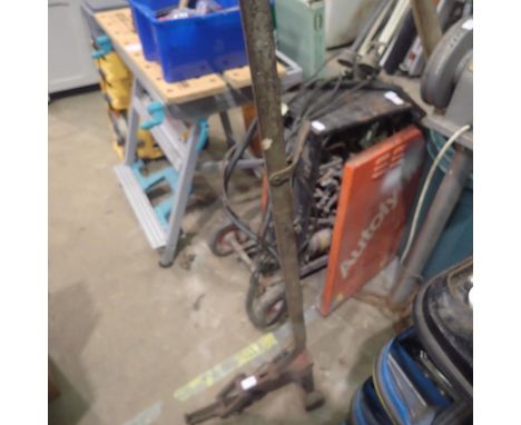 Midas &amp; Elliot vintage ratchet farm jack. Not available for in-house P&amp;P 