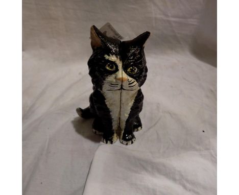 Cast iron sitting cat moneybox, H: 12 cm. UK P&amp;P Group 1 (£16+VAT for the first lot and £2+VAT for subsequent lots)