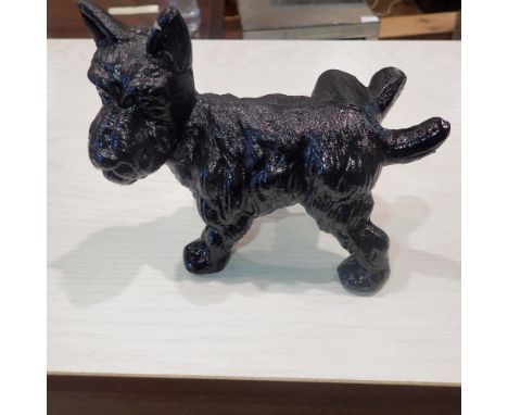 Cast iron urinating dog doorstop, L: 24 cm. UK P&amp;P Group 2 (£20+VAT for the first lot and £4+VAT for subsequent lots)