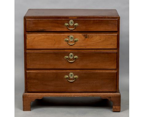 A George III mahogany chest of drawers The caddy top above four long graduated drawers standing on bracket feet. 80 cm wide. 