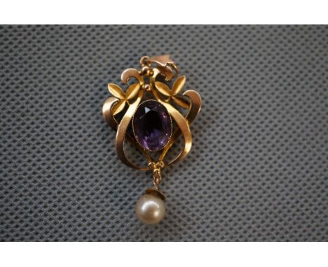 Art Nouveau 15ct Gold Pendant set with Amethyst and Pearl 