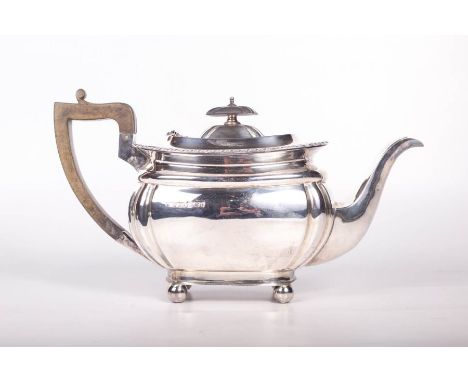 An oblong form George V silver teapot, hallmarked for Mark Willis &amp; Son, Sheffield 1911. Gross weight approximately 660 g