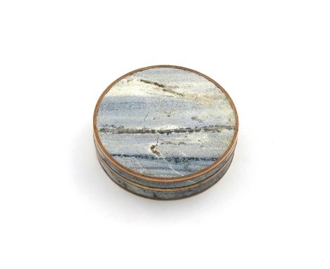 An early 19th century gold-mounted hardstone snuff box, unmarked circa 1800-1820, circular form, the mounts with reeded borde