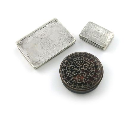 λA small mixed lot, comprising: a Victorian silver vinaigrette, by Nathaniel Mills, Birmingham 1851, rectangular form, with b