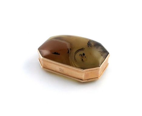 A late 18th / early 19th century gold-mounted moss agate snuff box, unmarked, circa 1800, rectangular form, canted corners, p