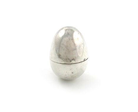 A George III silver nutmeg grater, maker's mark only, D.F, for Daniel Field, London circa 1760, plain egg form, screw-off cov