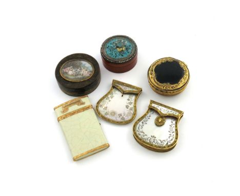 λA small mixed lot of objects of vertu, comprising: an 18th century gilt-metal mounted tortoiseshell snuff box, of circular f