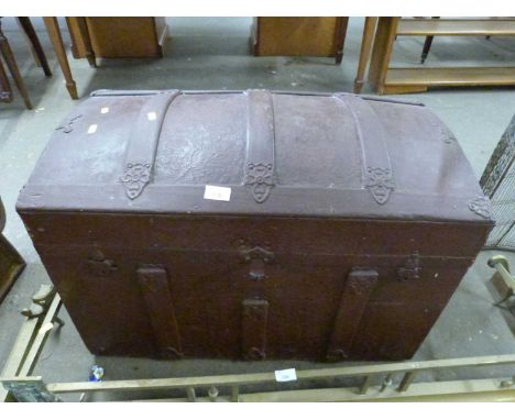 Painted dome top trunk