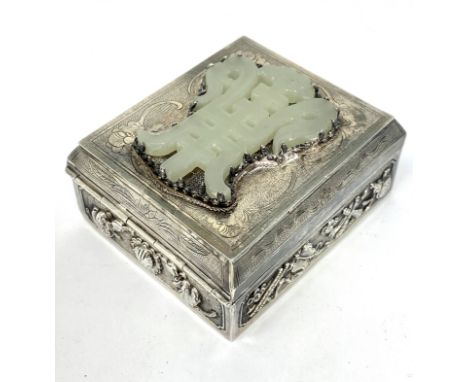 A CHINESE SILVER BOX, 20TH CENTURY rectangular, the canted lid set with an openwork carved jade 'Shou' character surrounded b