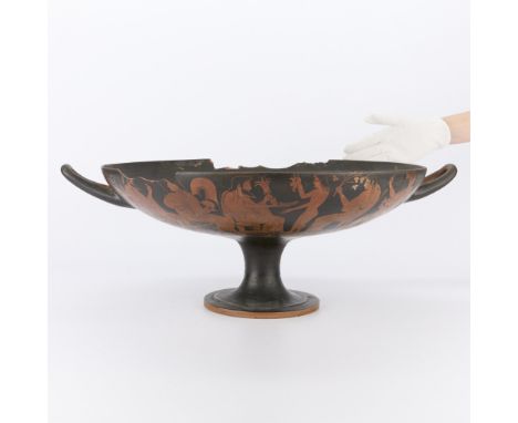 Neoclassical Greek ceramic attic kylix or wine dish, ca. late 19th to early 20th century. There is a medallion along the inte