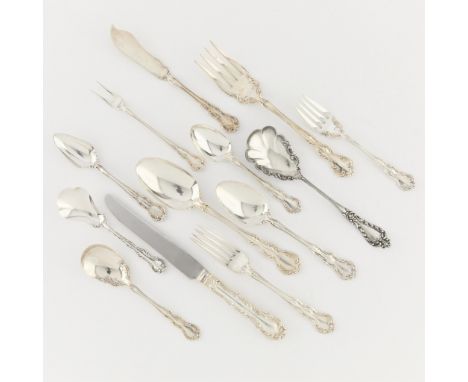 39 pieces of Wallace Old Atlanta sterling silver flatware. Including:One serving spoon, four tablespoons, eight teaspoons, on