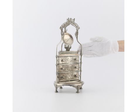 Reed &amp; Barton, United States. One silver plated Victorian Chinoiserie jewelry stand. Formed by a circular base on legs su