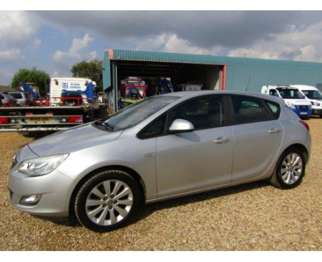 Make &amp; Model: Vauxhall Astra Exclusiv CDTiDate of Reg: AF60 XZTColour: Silvercc: 1686MoT: 29-09-2021Fuel Type: DIESELMile