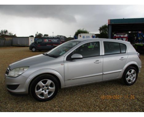 Make &amp; Model: Vauxhall Astra ClubDate of Reg: FN57 VSJColour: Silvercc: 1598MoT: 09-11-2021Fuel Type: PETROLMileage: 165k