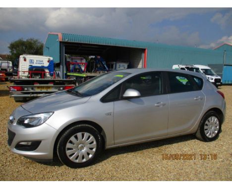 Make &amp; Model: Vauxhall Astra ExclusivDate of Reg: DS63 UVDColour: Silvercc: 1598MoT: 08-10-2021Fuel Type: PETROLMileage: 