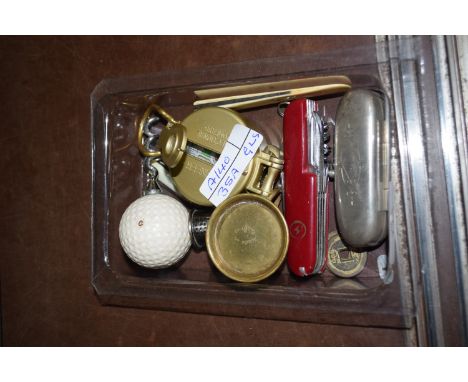 SMALL TRAY CONTAINING A SILVER METAL BOX WITH SYRINGE, PEN KNIFE, SMALL COPPER JUG AND CORKSCREW WITH GOLF BALL MOUNT ETC