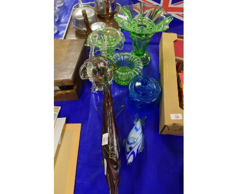 CERAMIC SCULPTURES INCLUDING TWO OF A FISH, TWO GREEN COLOURED GLASS FLOWER VASES