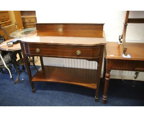 Lovely Console tabel with shelf under.  Measures approx H:40 x W:42 x D:22 inches. See photos. 