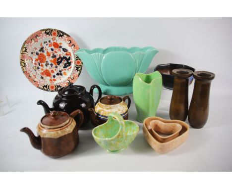 Mixed Ceramic lot to include collectable Teapots etc. see photos for details. 