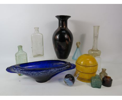 Mixed glass lot to include art glass vase &amp; bowl, vintage bottles and a vintage light shade etc.