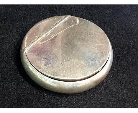 A hallmarked for Birmingham 1904 silver snuff box