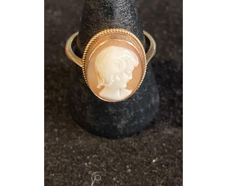 A antique 9ct gold cameo ring 3.21 grams 