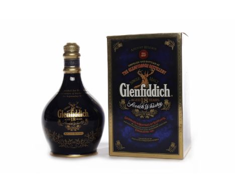 GLENFIDDICH ANCIENT RESERVE AGED 18 YEARS DECANTERActive. Dufftown, Banffshire. With personalised message on front. 700ml, 43
