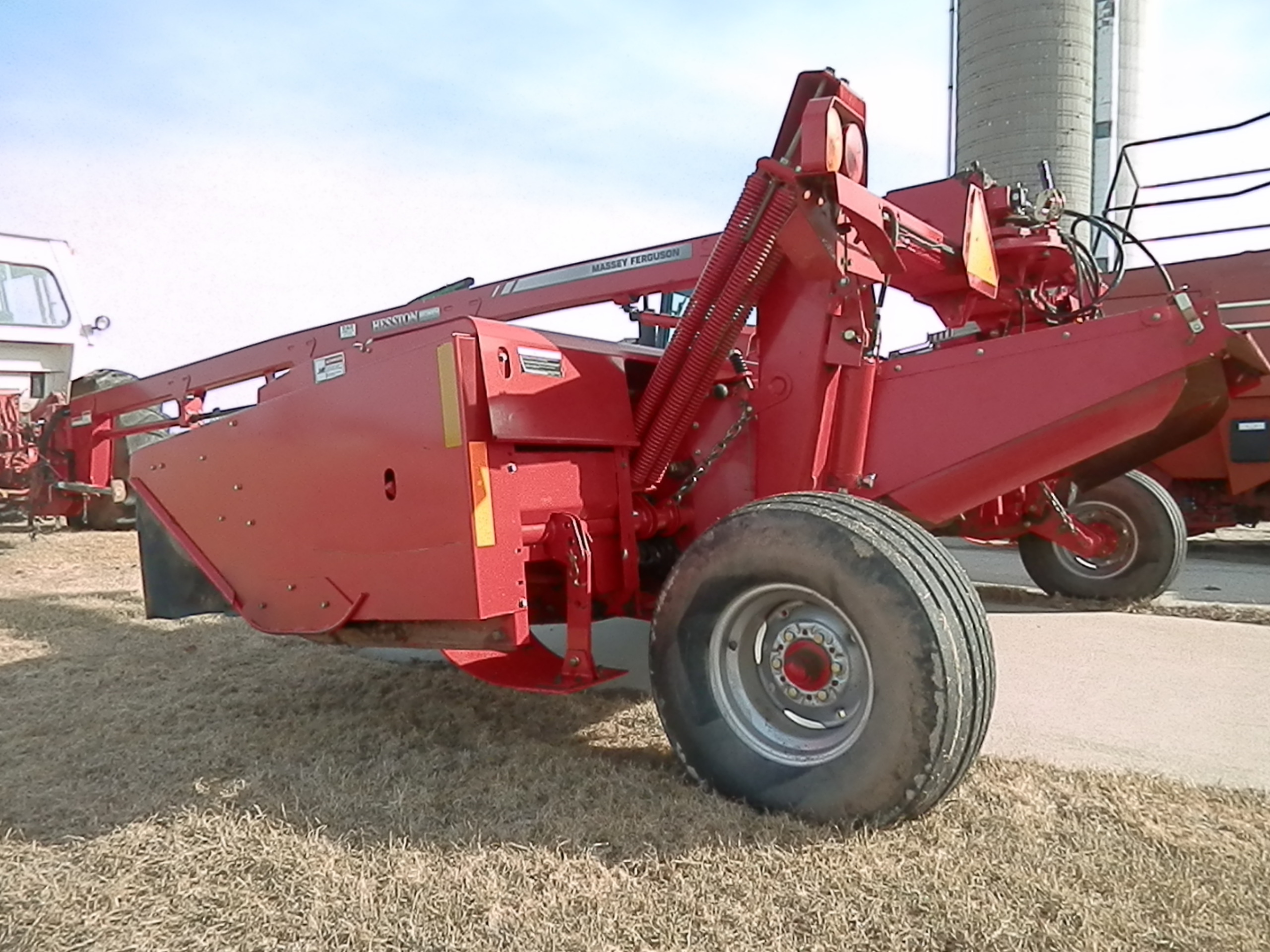 MF Hesston 1375 16' Discbine, 15'3" cutting width, Steel on steel rolls