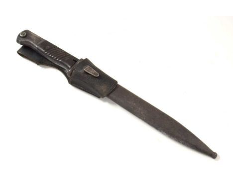 German Second World War Third Reich K98 bayonet, scabbard and leather frog, bayonet made by Mundlos 1939 dated to spine of bl