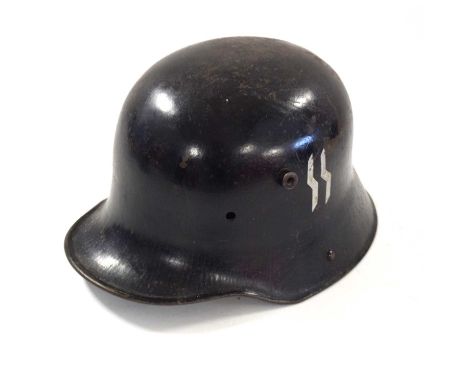 M1917 First World War Imperial German Stahlhelm steel helmet of leather lining and steel band, shell stamped S1.66, shell pai
