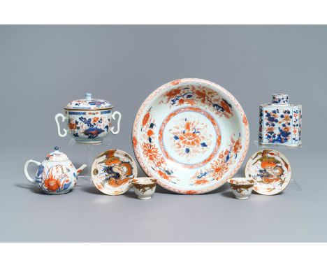 Full title: A varied collection of Chinese Imari-style porcelain, Kangxi/Yongzheng------- Description: Dia.: 26,5 cm - H.: 8,