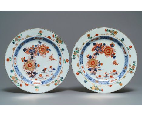 Full title: A pair of Chinese verte-Imari chargers, Kangxi/Yongzheng------- Description: Dia.: 35,5 cm