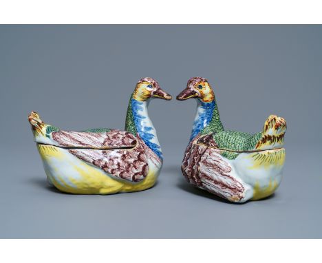 Full title: A pair of polychrome Dutch Delft duck-shaped tureens, 18th C.------- Description: L.: 16 cm - H.: 13,5 cmÊ Marked