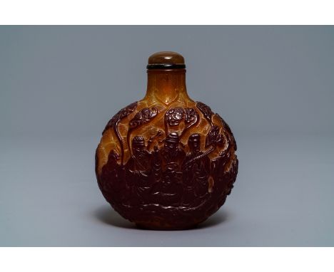 Full title: A Chinese table snuff flask with overlay glass design, 19th C.------- Description: H.: 13 cm