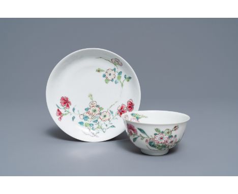 Full title: A fine Chinese famille rose cup and saucer with floral design, Yongzheng------- Description: H.: 4,5 cm - Dia.: 8