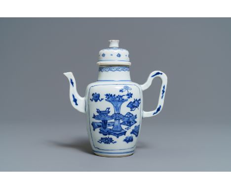 Full title: A Chinese blue and white wine jug and cover with antiquities, Kangxi------- Description: H.: 19,5 cm - L.: 19 cm