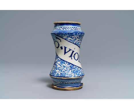 Full title: A blue and white Antwerp maiolica albarello, 2nd half 16th C.------- Description: H.: 20 cm