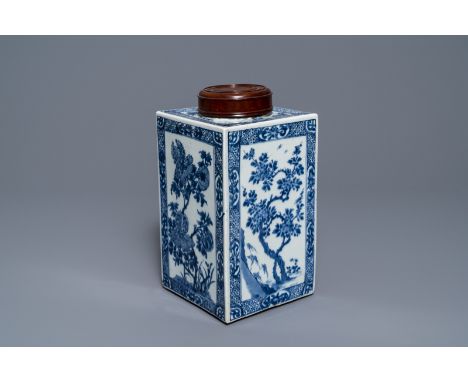 Full title: A large square Chinese blue and white tea caddy with floral design, Kangxi------- Description: H.: 30 cm (incl. c