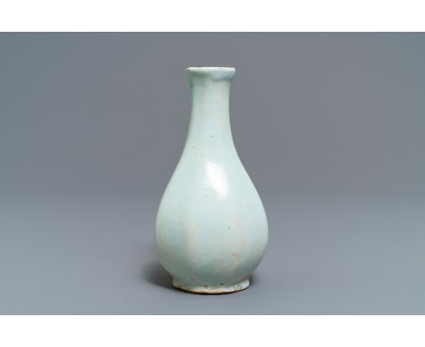 Full title: An octagonal white Delftware bottle vase, Dutch or French, 18th C.------- Description: H.: 18 cm