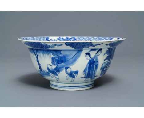 Full title: A Chinese blue and white klapmuts bowl, Chenghua mark, Kangxi------- Description: Dia.: 20,5 cm - H.: 9,5 cm