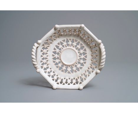 Full title: An octagonal reticulated white Delftware basket, Delft or Frankfurt, 17th C.------- Description: Dim.: 22,5 x 19,