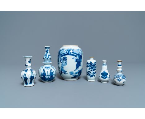 Full title: Six small Chinese blue and white vases, Kangxi------- Description: H.: 12,3 cm (the tallest vase)