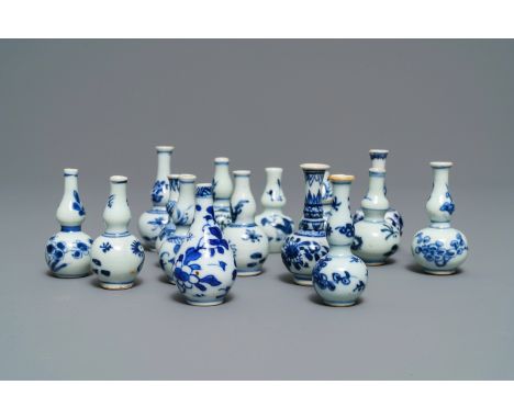 Full title: Fifteen Chinese blue and white miniature vases, Kangxi------- Description: H.: 8 cm (the tallest vase)