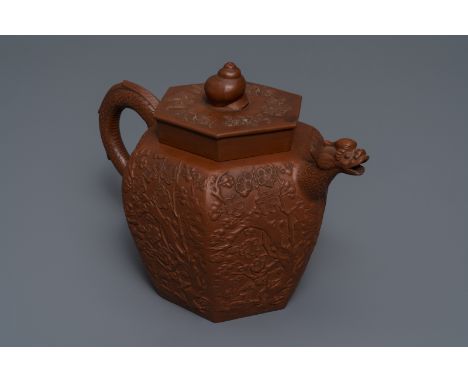 Full title: A large Chinese Yixing stoneware teapot with applied design, Kangxi------- Description: L.: 26 cm - H.: 18 cm