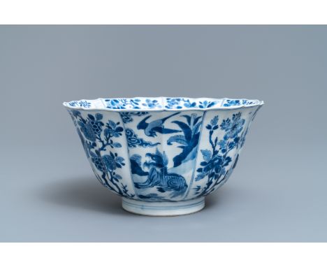Full title: A Chinese blue and white bowl with mythical beasts and flowers, Kangxi------- Description: Dia.: 21,5 cm - H.: 11